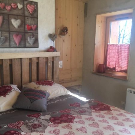 La Gravinette Bed & Breakfast Cruet Bagian luar foto