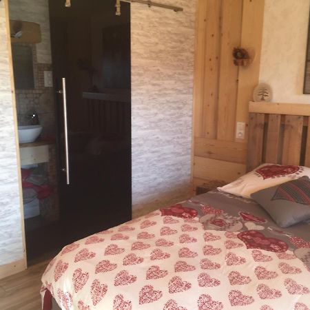 La Gravinette Bed & Breakfast Cruet Bagian luar foto