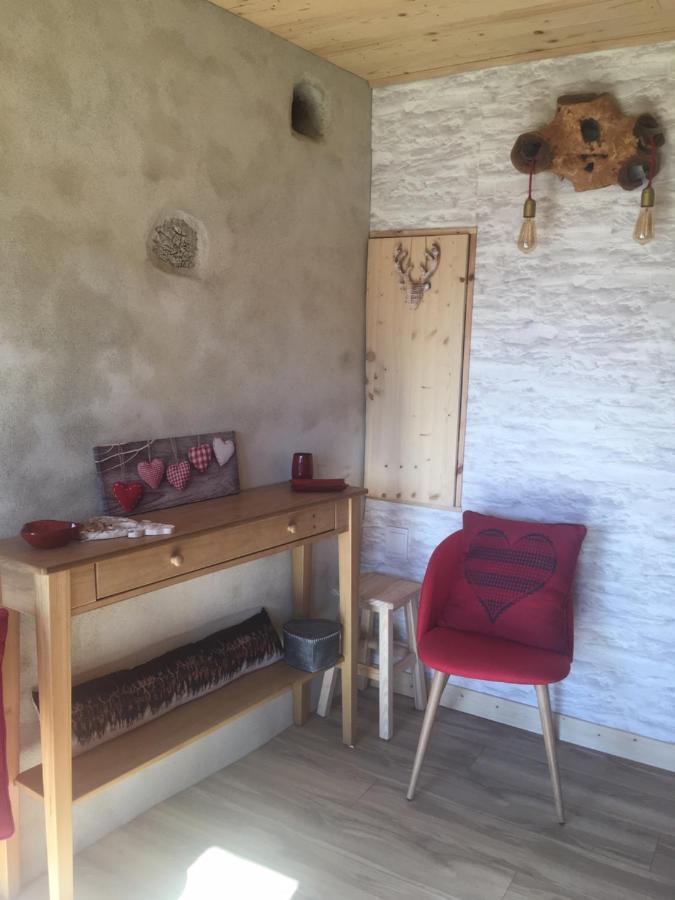 La Gravinette Bed & Breakfast Cruet Bagian luar foto