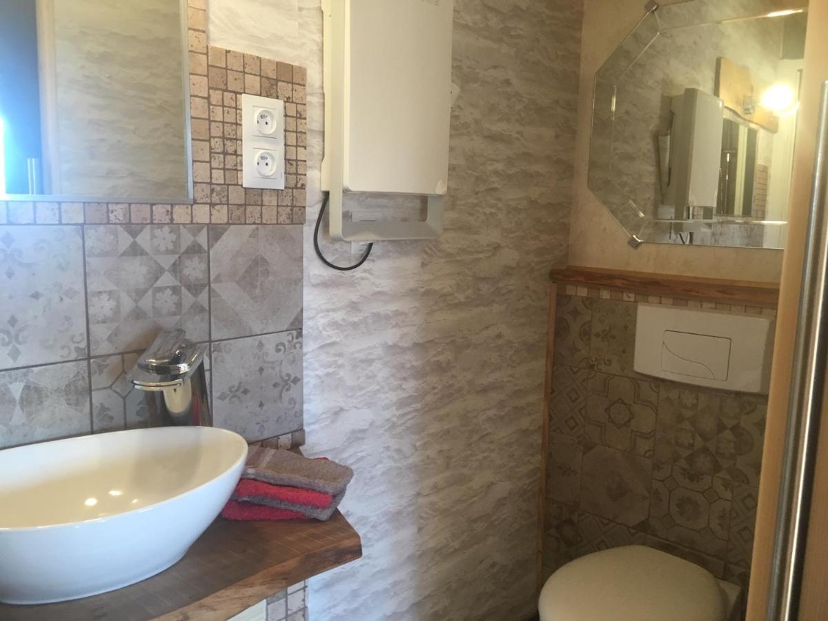 La Gravinette Bed & Breakfast Cruet Bagian luar foto