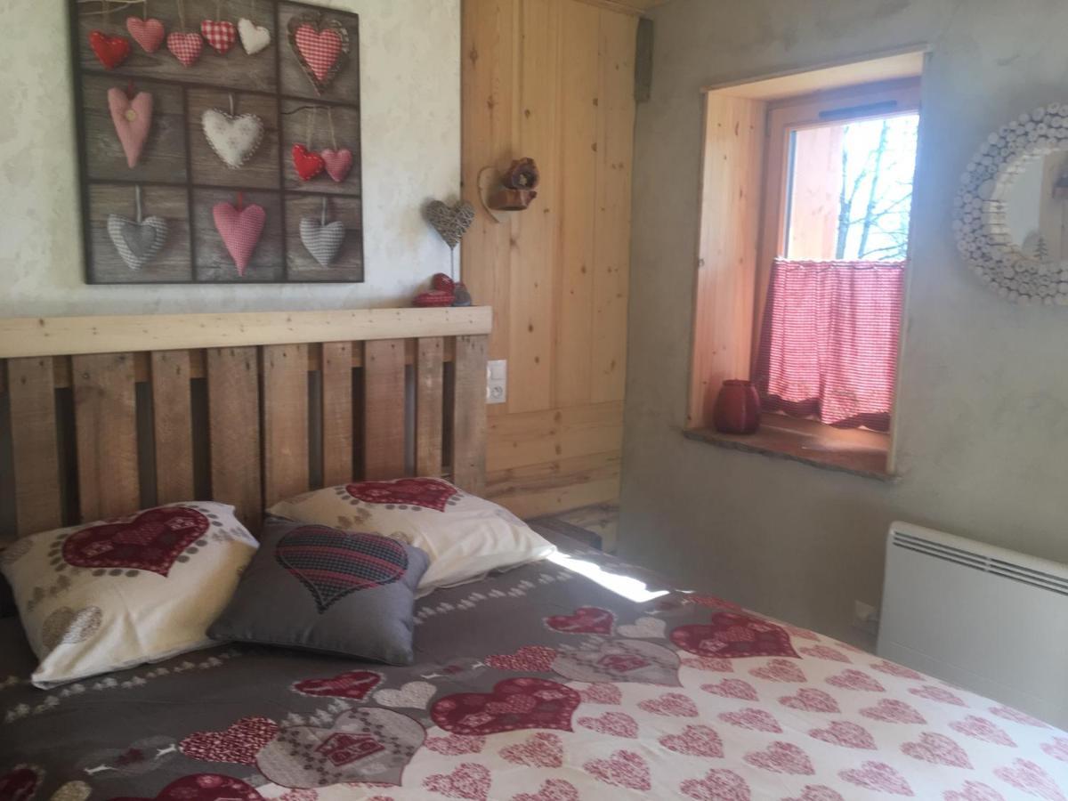 La Gravinette Bed & Breakfast Cruet Bagian luar foto
