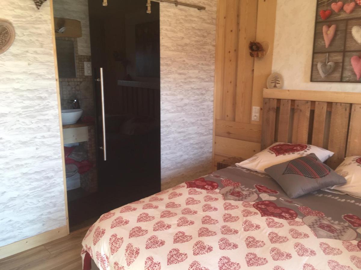 La Gravinette Bed & Breakfast Cruet Bagian luar foto
