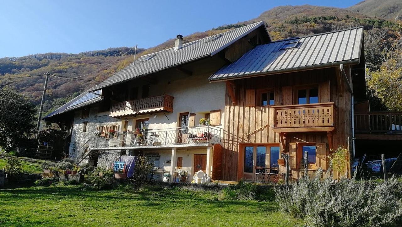 La Gravinette Bed & Breakfast Cruet Bagian luar foto